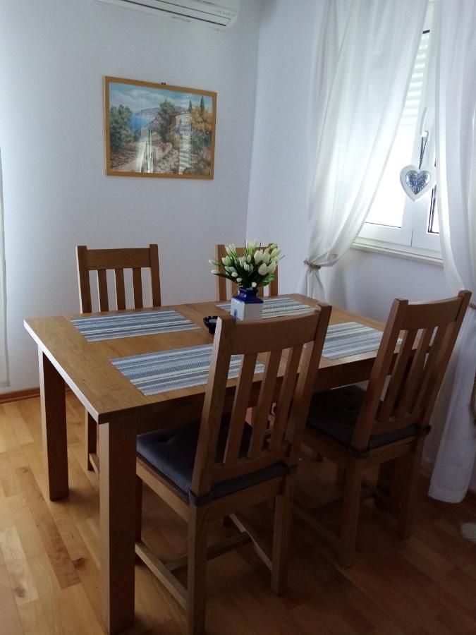 Apartman Mikola With Sea View Trogir Kültér fotó