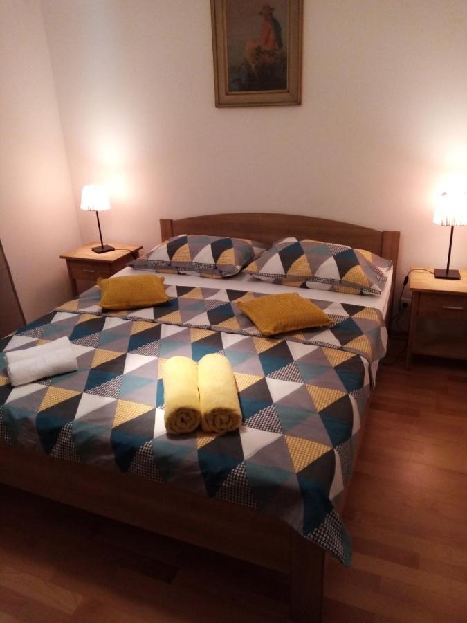 Apartman Mikola With Sea View Trogir Kültér fotó