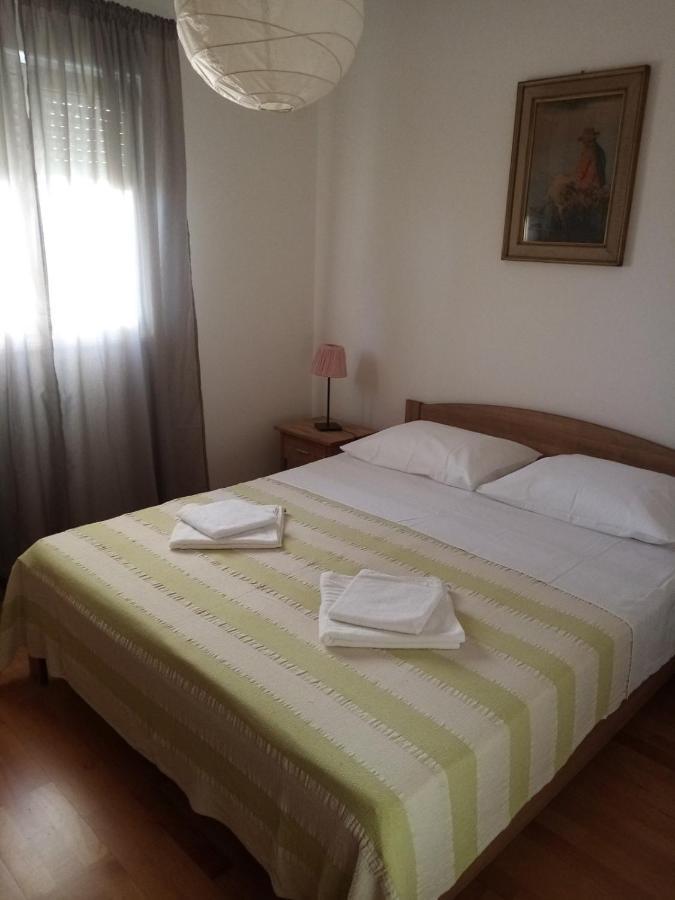 Apartman Mikola With Sea View Trogir Kültér fotó