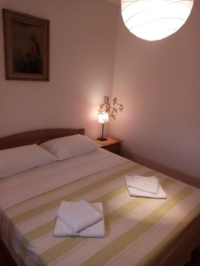 Apartman Mikola With Sea View Trogir Kültér fotó