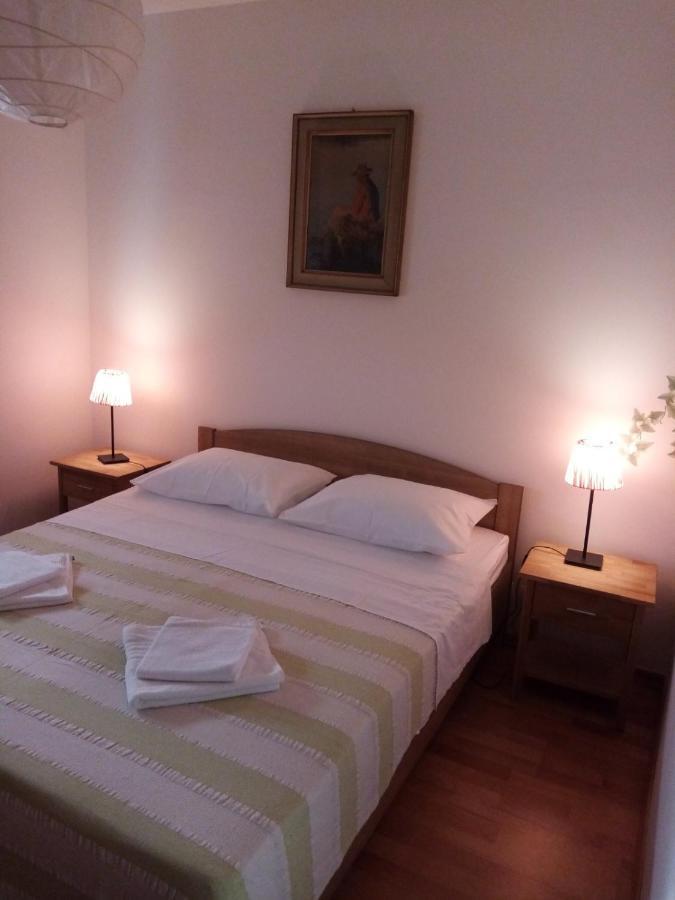 Apartman Mikola With Sea View Trogir Kültér fotó