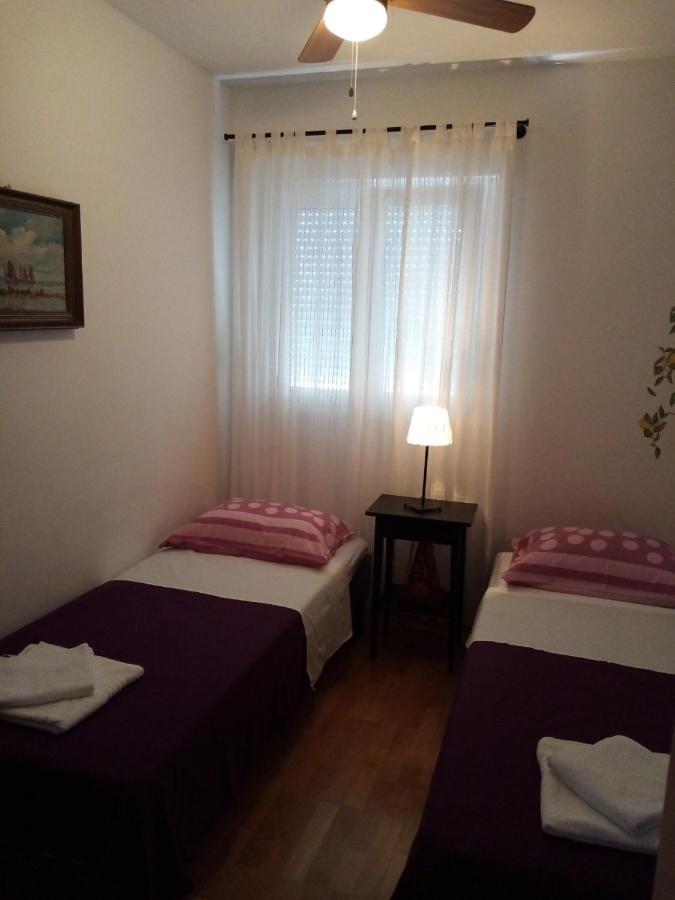 Apartman Mikola With Sea View Trogir Kültér fotó