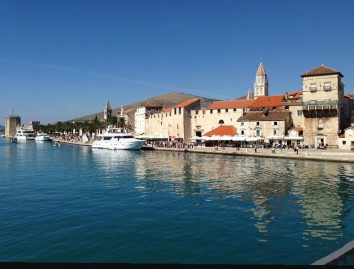 Apartman Mikola With Sea View Trogir Kültér fotó