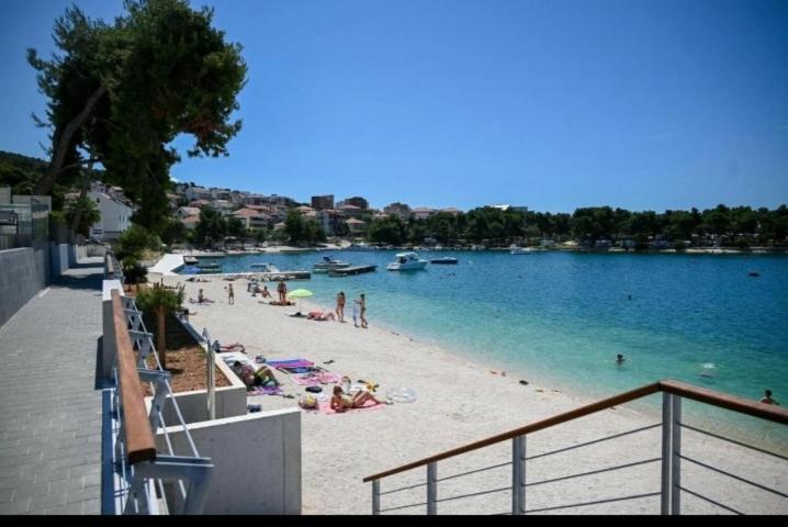 Apartman Mikola With Sea View Trogir Kültér fotó